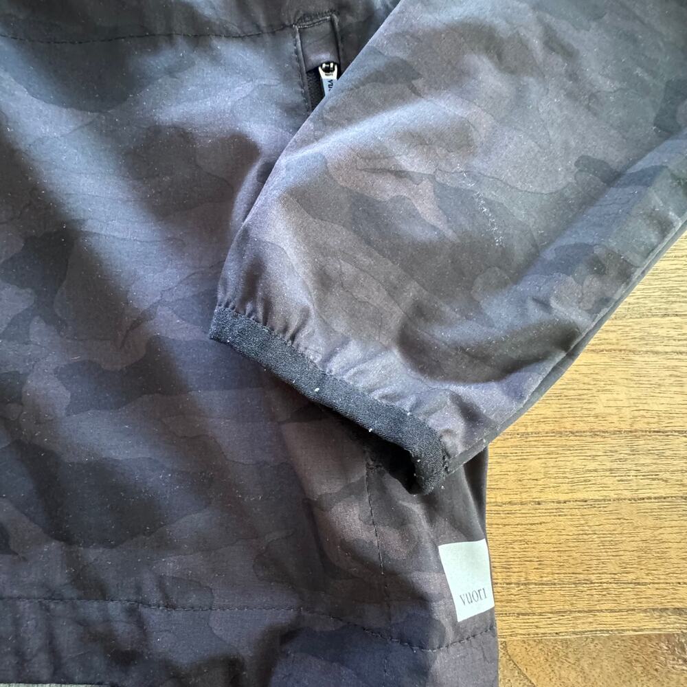 Vuori Black Camo Women's Windbreaker - Size M - Picture 4 of 6